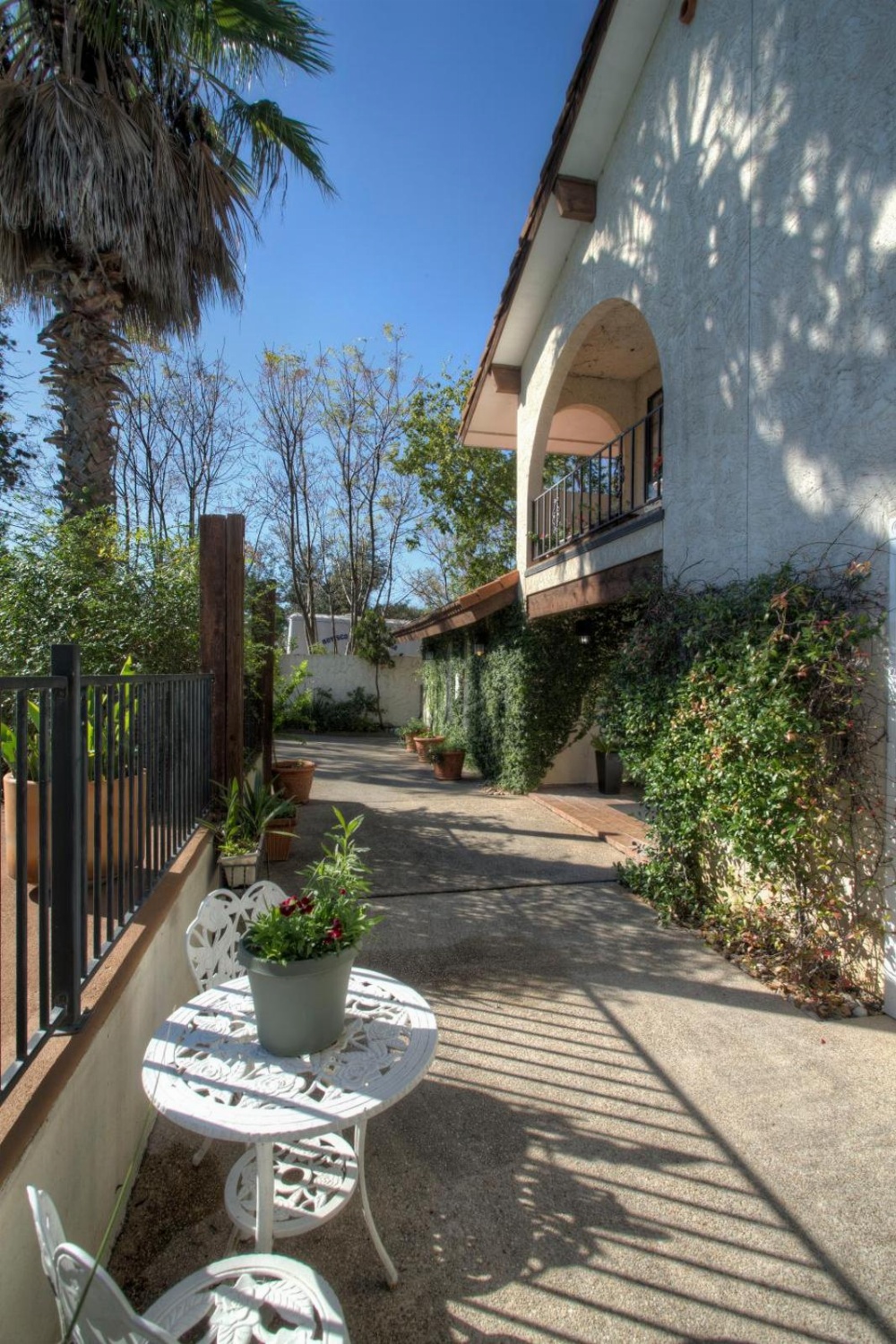 Lakehouse Bed and Breakfast