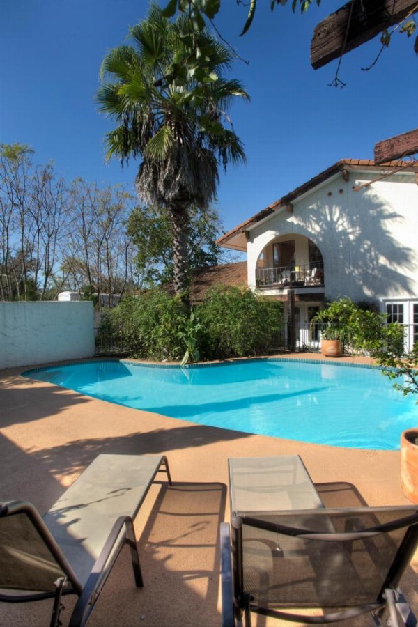 Lakehouse Bed and Breakfast image 14