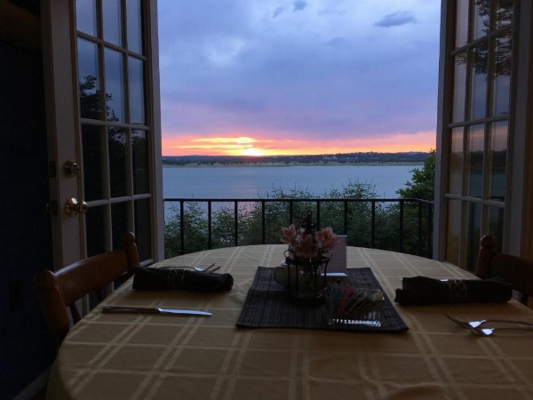 Lakehouse Bed and Breakfast image 15