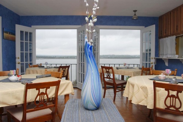 Lakehouse Bed and Breakfast image 21