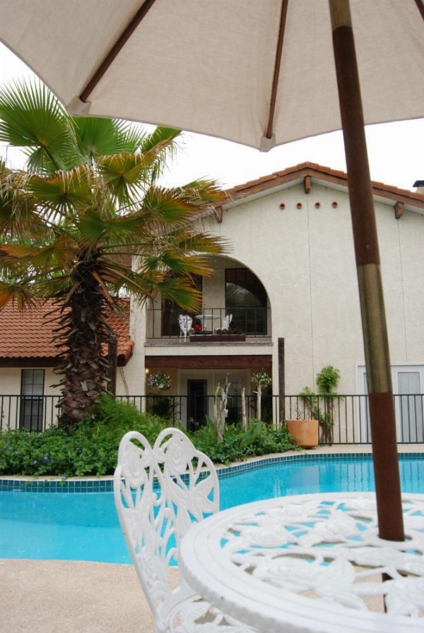 Lakehouse Bed and Breakfast image 23