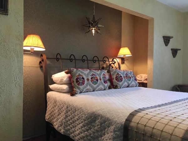 Lakehouse Bed and Breakfast image 29