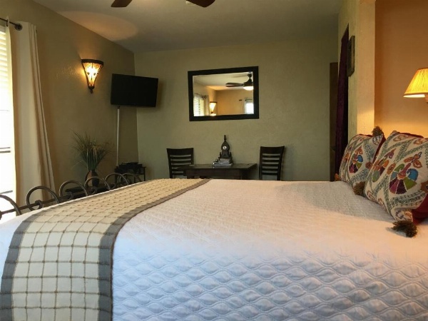 Lakehouse Bed and Breakfast image 30