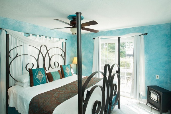 Lakehouse Bed and Breakfast image 6